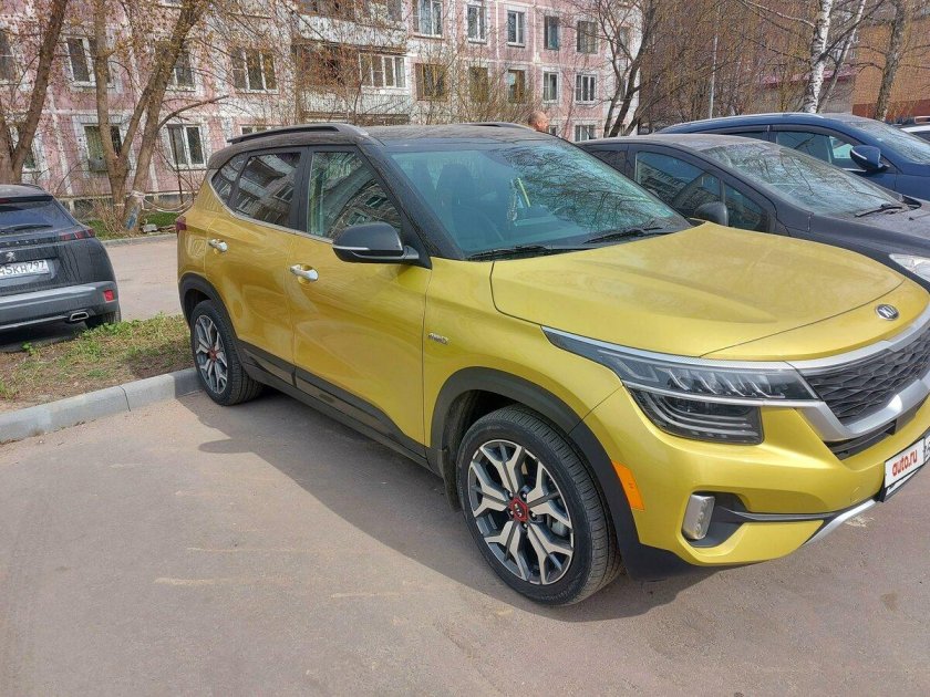 Киа Селтос желтый