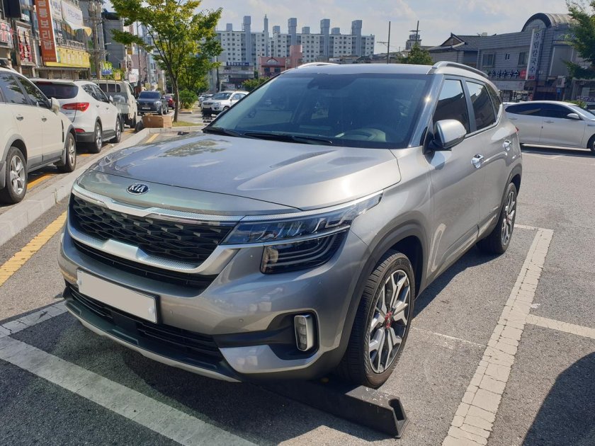 Киа Селтос серый