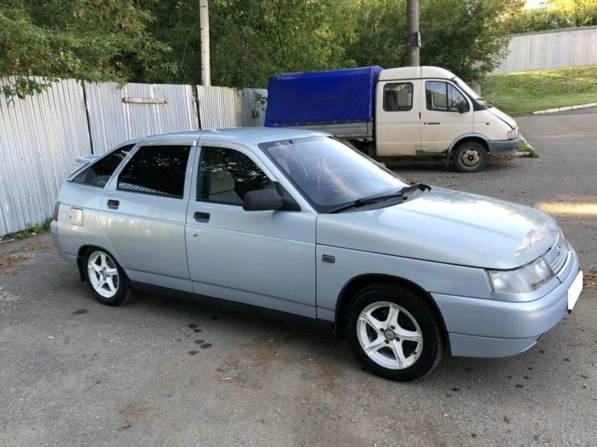 ВАЗ 2112 хэтчбек серебристый