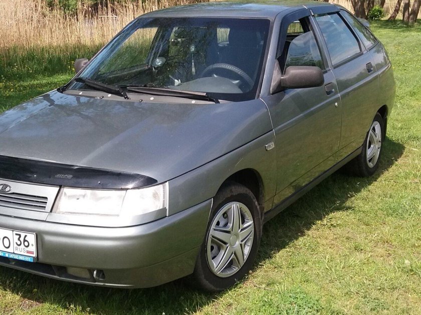 ВАЗ 2112 хэтчбек серебристый