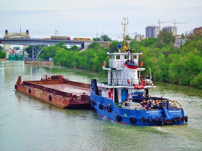 Теплоход буксир-толкач