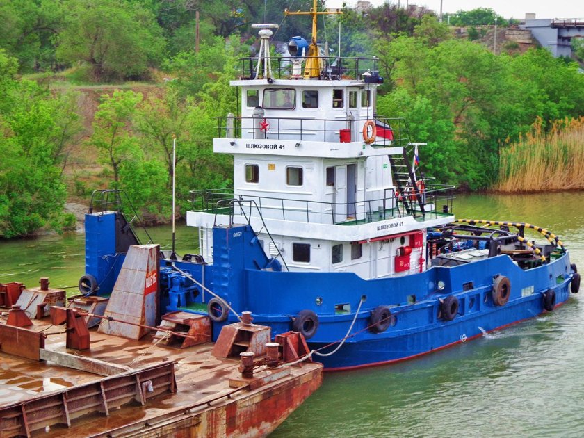 Теплоход буксир-толкач