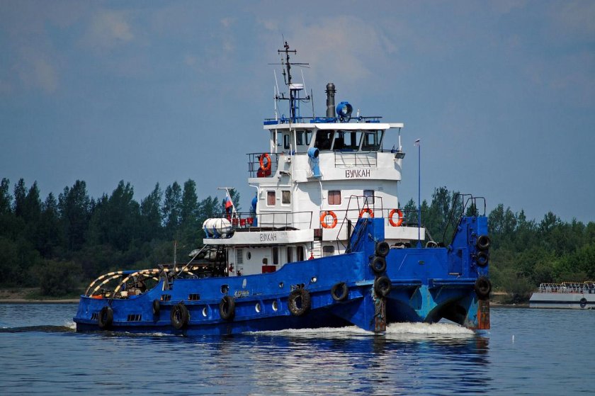 Теплоход буксир-толкач