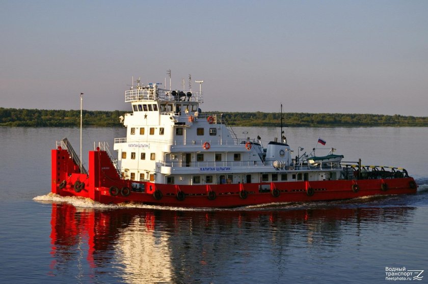 Речной буксир "Капитан Шлыгин"