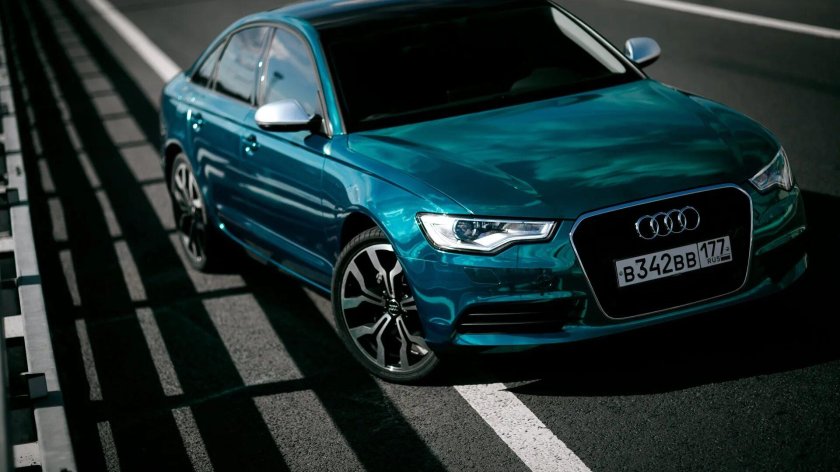 Audi a6 бирюзовая