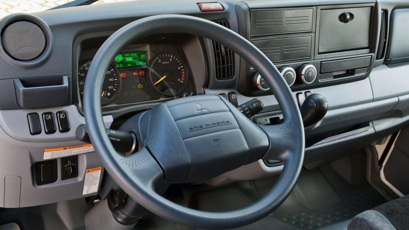 Мицубиси Фусо салон