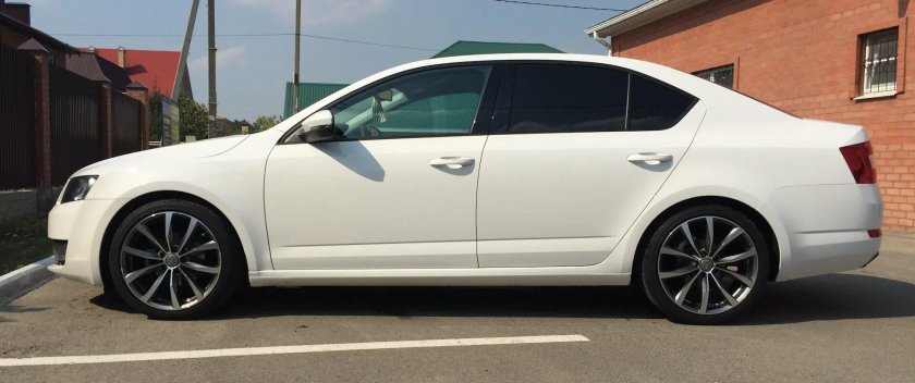 Skoda Octavia a7 белая r18
