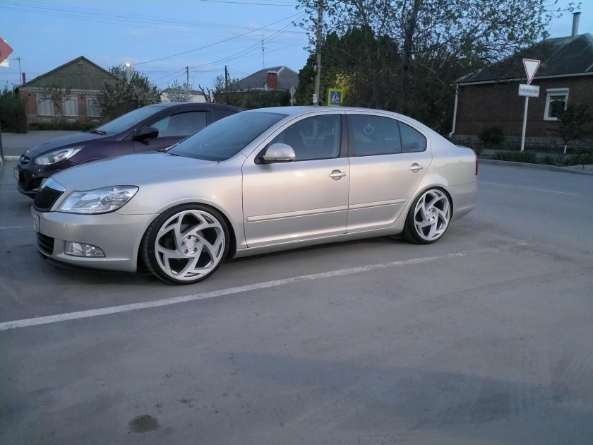 Октавия на 19 дисках Crater