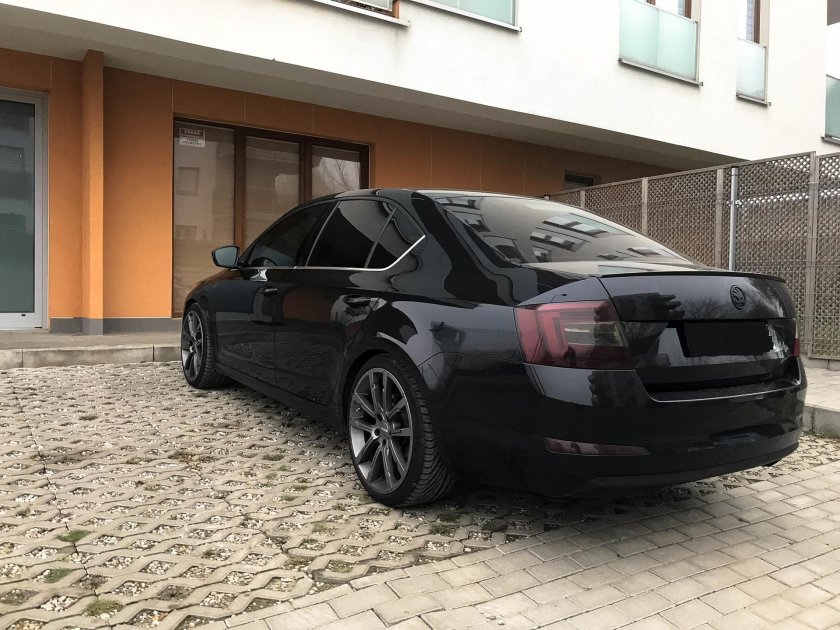 Škoda Octavia a7 черная