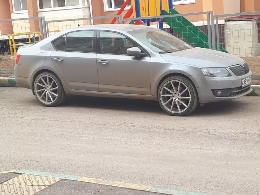 Skoda Octavia a8 r18