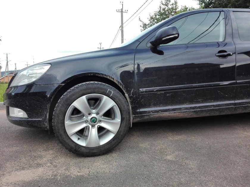 Skoda Octavia a5 черная r17