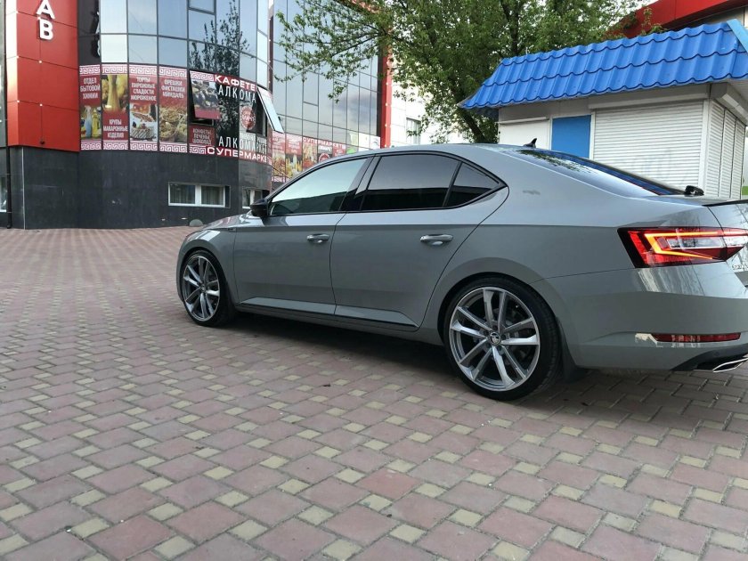 Skoda Superb r18