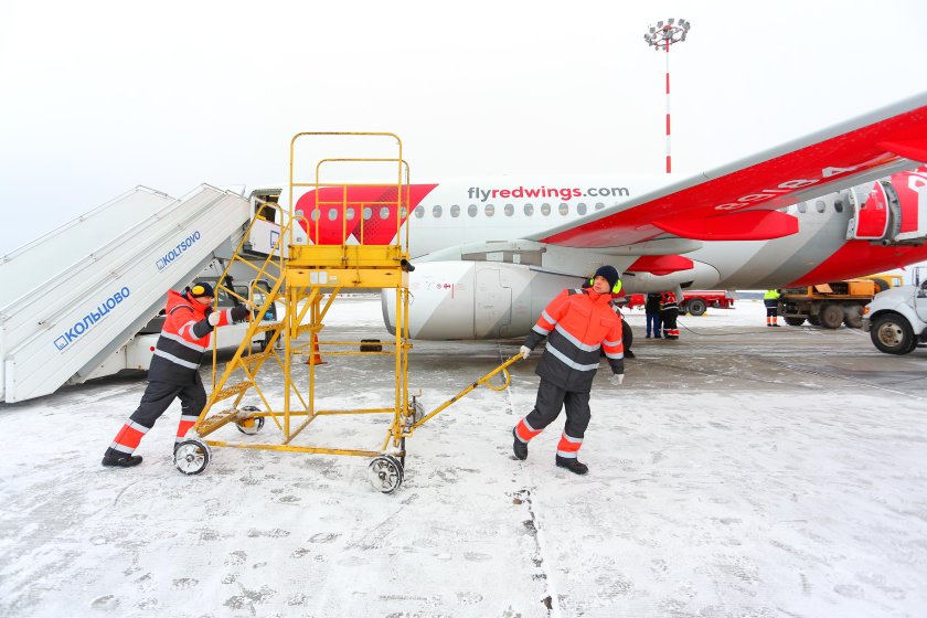 Суперджет 100 ред Вингс