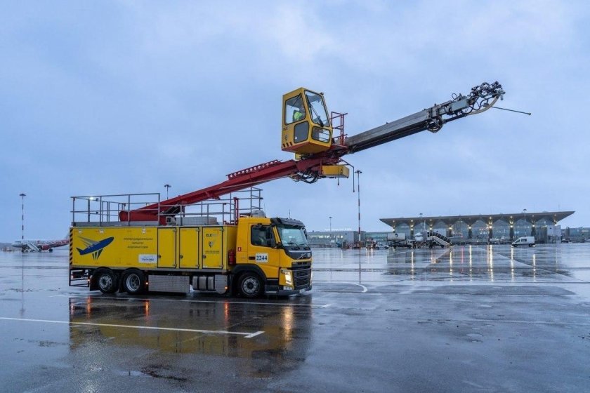 Аэродромная противообледенительная машина апм 14