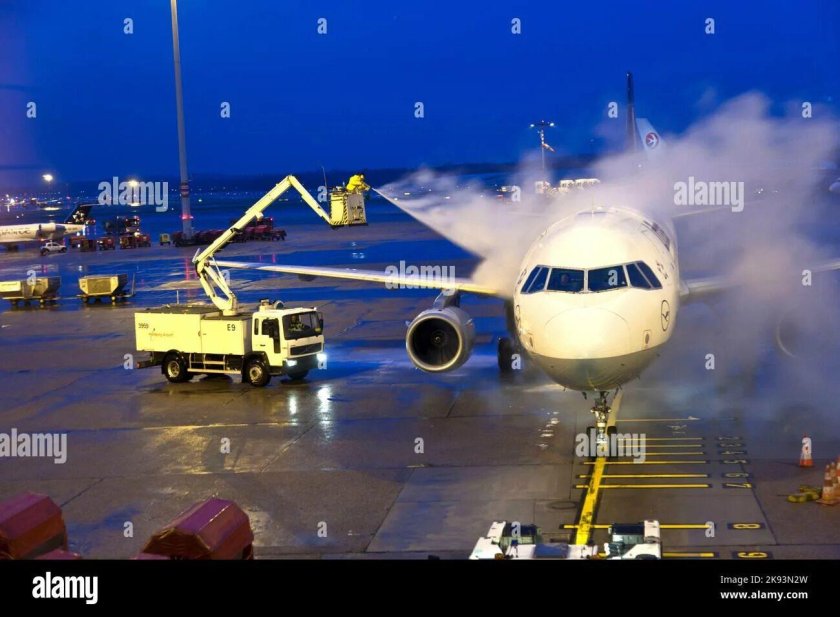 Противообледенительная обработка самолета Шереметьево