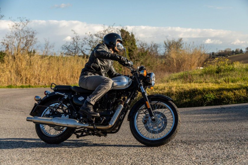 Мотоцикл Бенелли 400