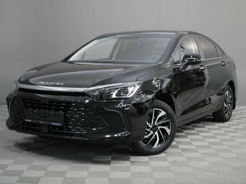 BAIC u5 Plus черного цвета