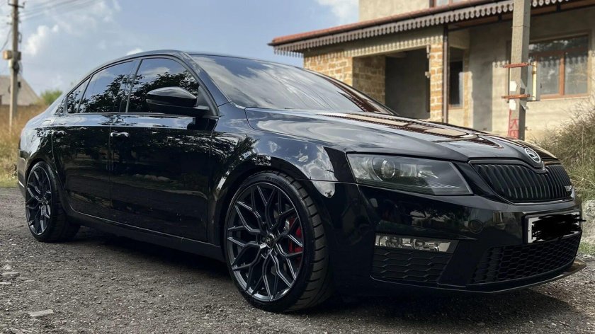 Skoda Octavia RS черная