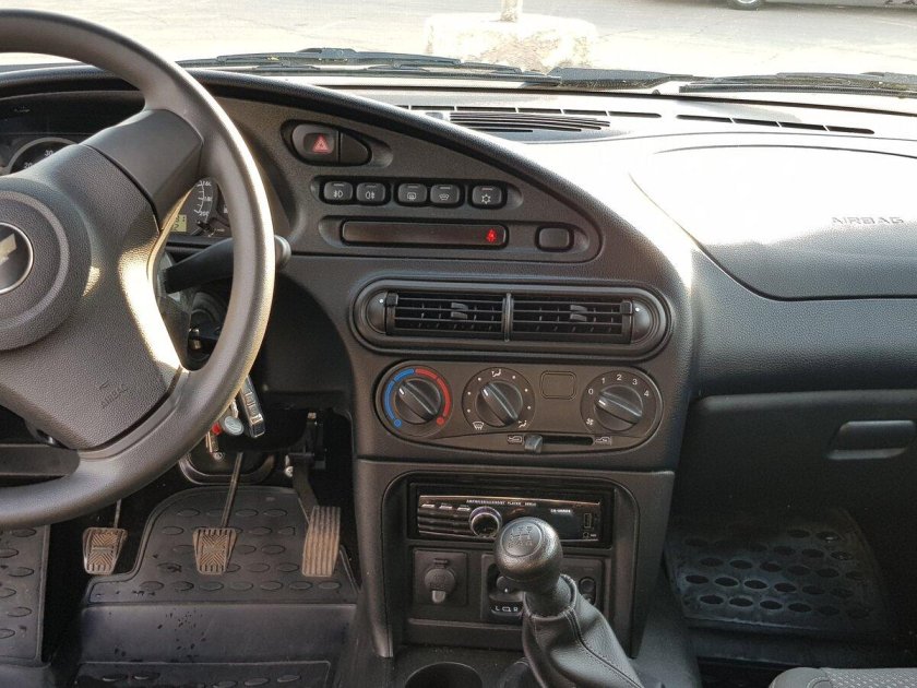 Панель Нива Шевроле 2007 года