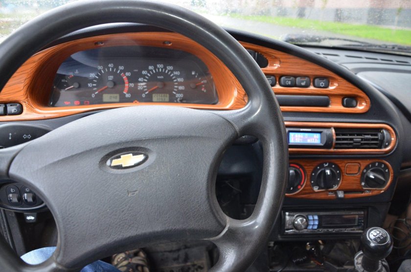 Панель салона Chevrolet Niva 2004