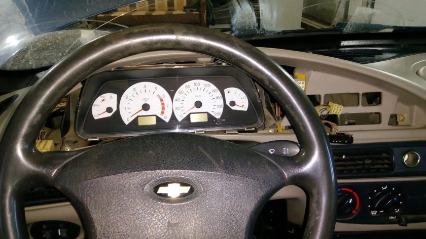 Приборная панель Нива Шевроле