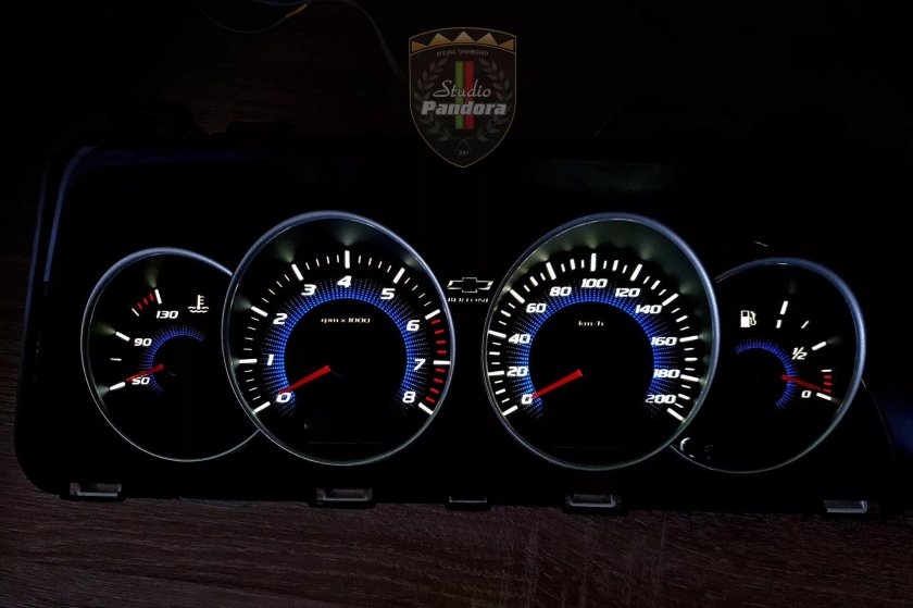 Щиток приборов Шеви Нива