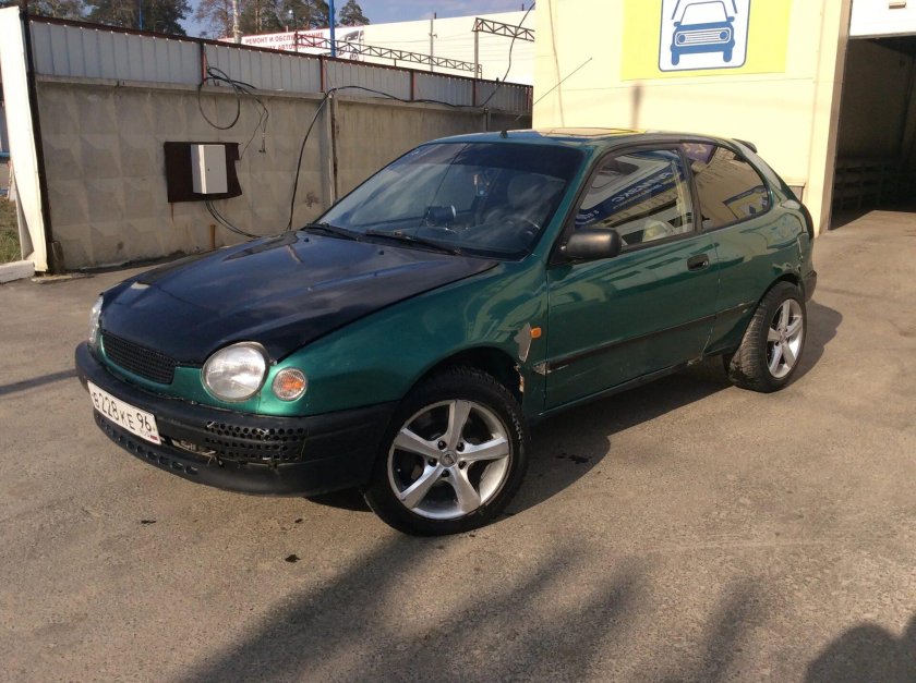 Тойота Королла 1998 хэтчбек