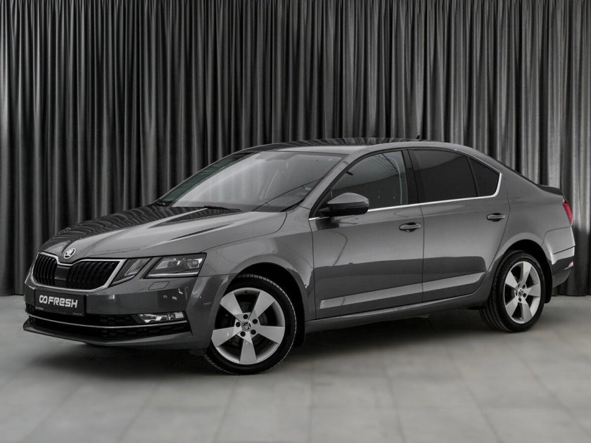 Шкода Октавия серого цвета