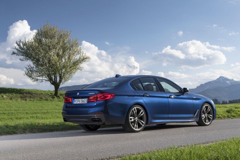 BMW m550i