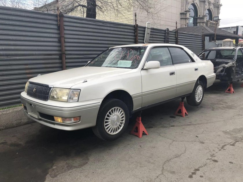 Тойота краун 151