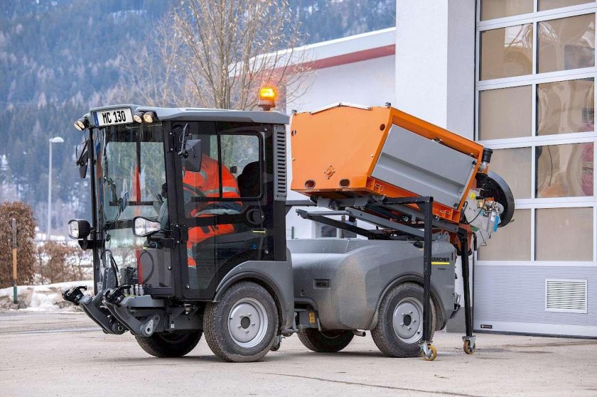 Коммунальная машина Karcher MC 130