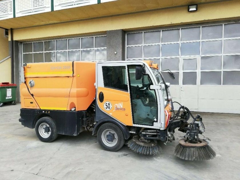 Подметально уборочная машина Bucher CITYCAT 2020
