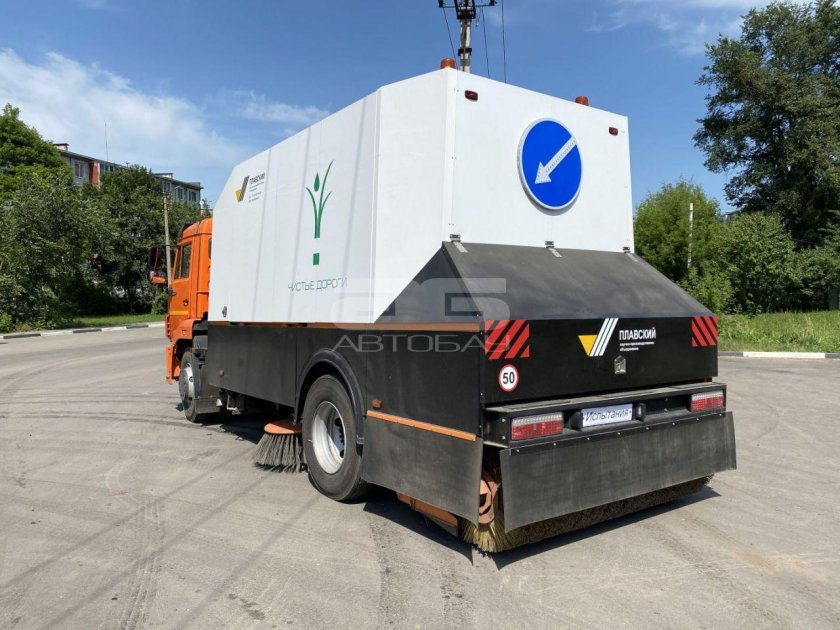 Подметально-уборочная машина Пума