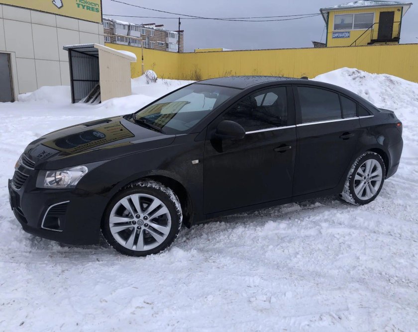 Шевроле Круз черный r18