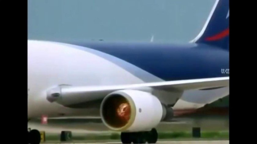 Человека засосало в турбину самолета