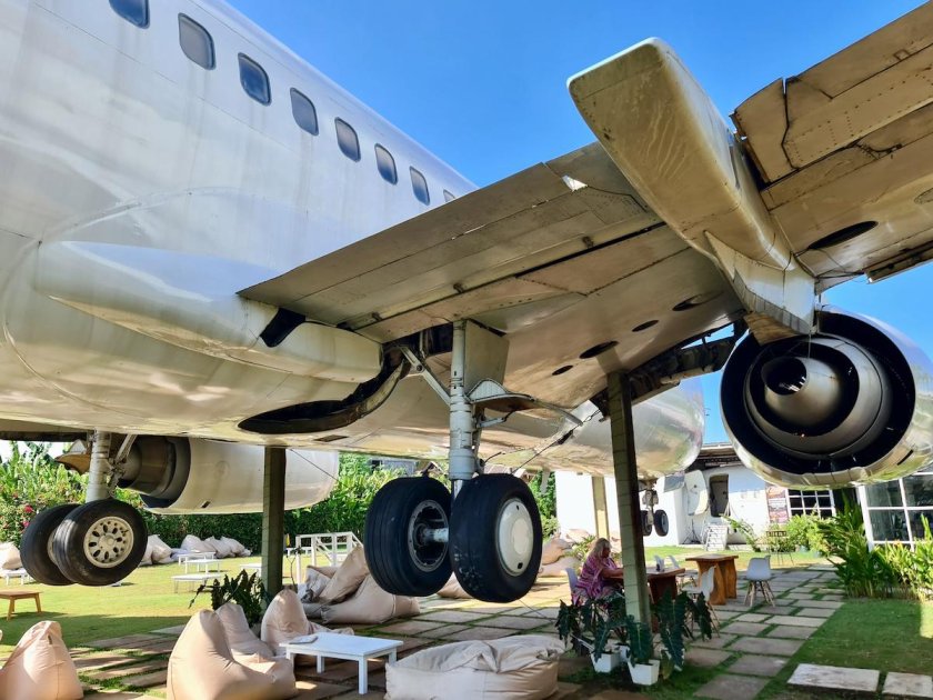 Заброшенный самолёт в паттайе