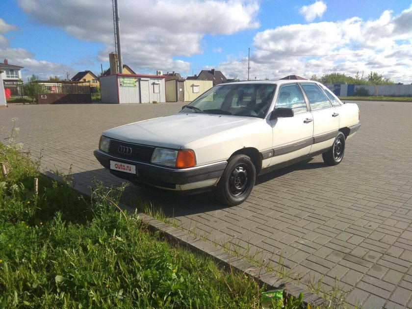 Комплектация Ауди 100 1985