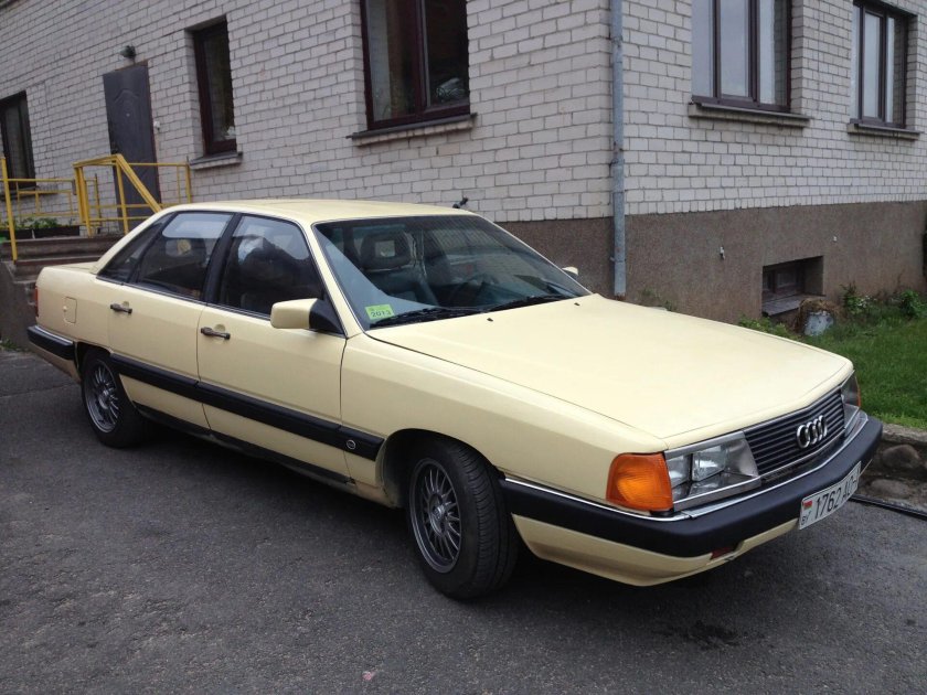 Комплектация Ауди 100 1985