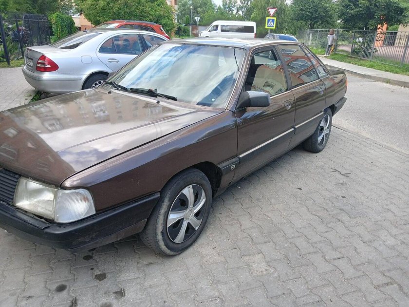 Audi 100 c3