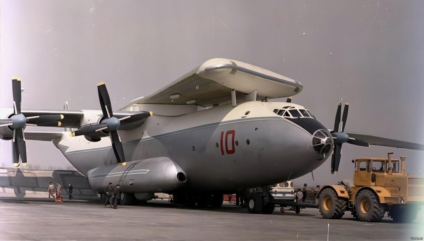 Самолёт АН-22 «Антей» СССР