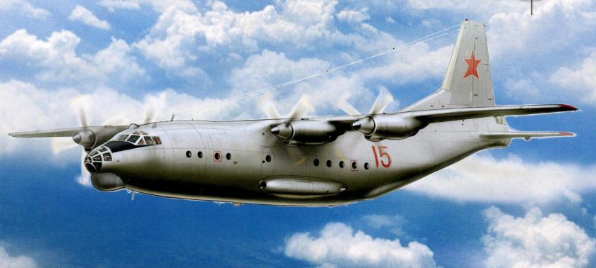 АН-12 военно-транспортный самолёт