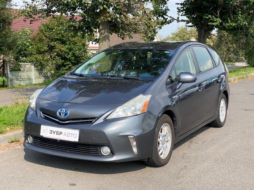 Toyota prius v ( ) 2014