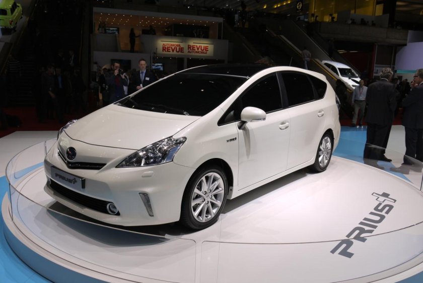 Toyota Prius Plus 2016