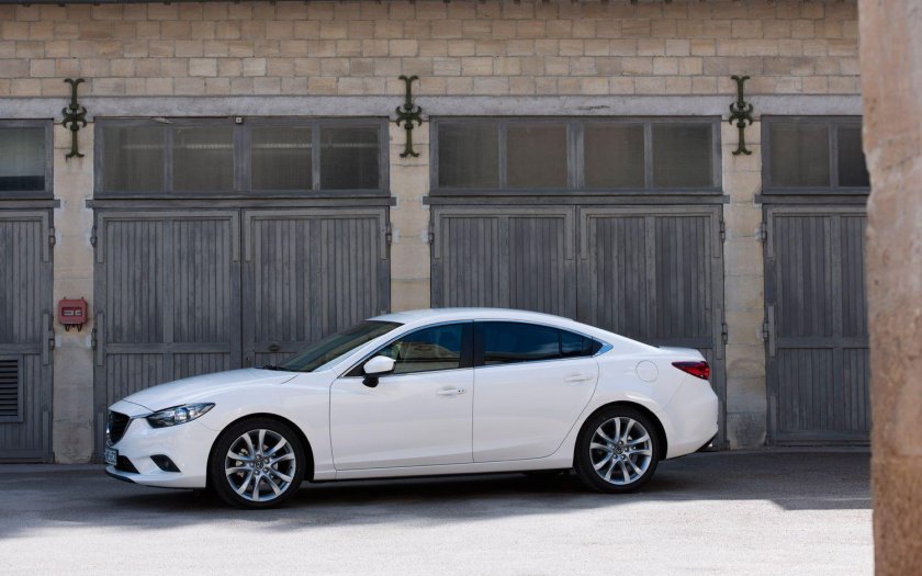 Мазда 6 2014 года белая