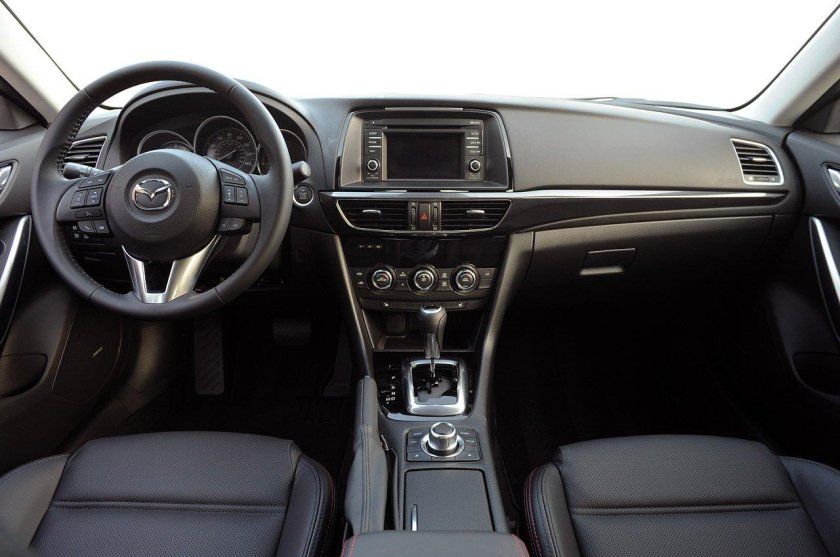 Мазда 6 2.5 салон
