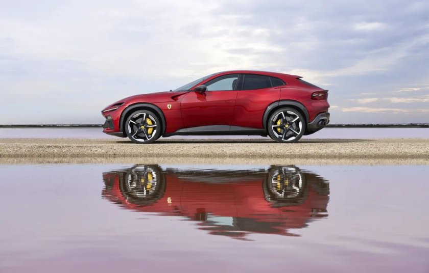 Кроссовер Феррари Purosangue