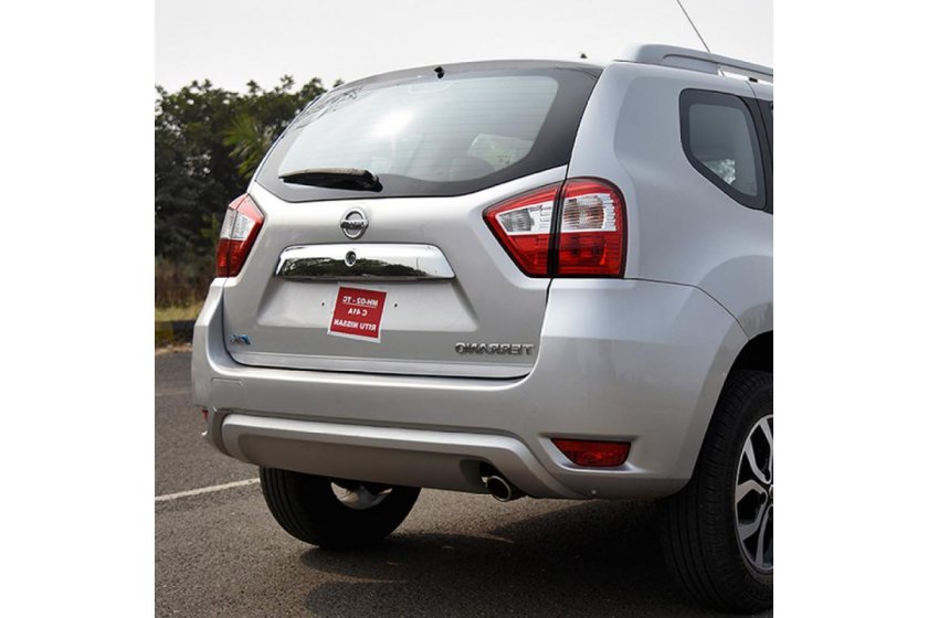 Nissan Terrano сзади