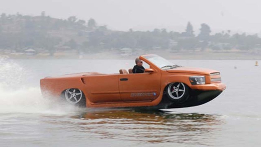 Плавающий автомобиль