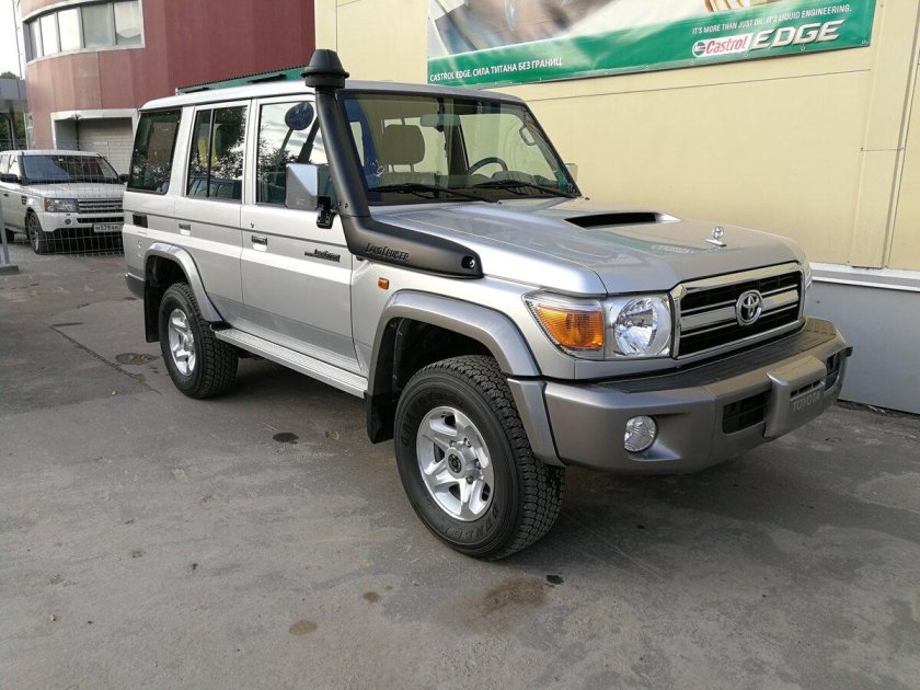 Toyota Land Cruiser 76 70