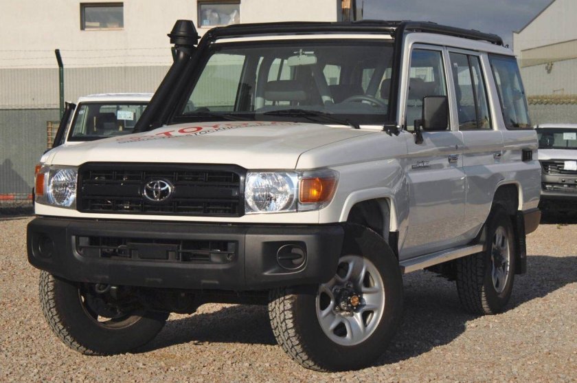 Toyota Land Cruiser 76